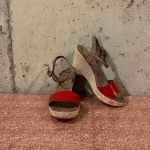 PROGETTO RED AND TAN WEDGE HEELED SANDALS - SIZE 37 EURO